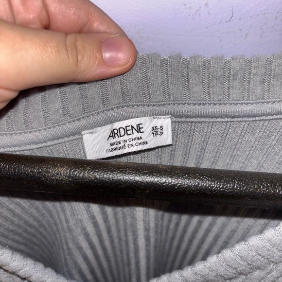 Gray V-Neck Ribbed Sweater - Picture 6 of 9